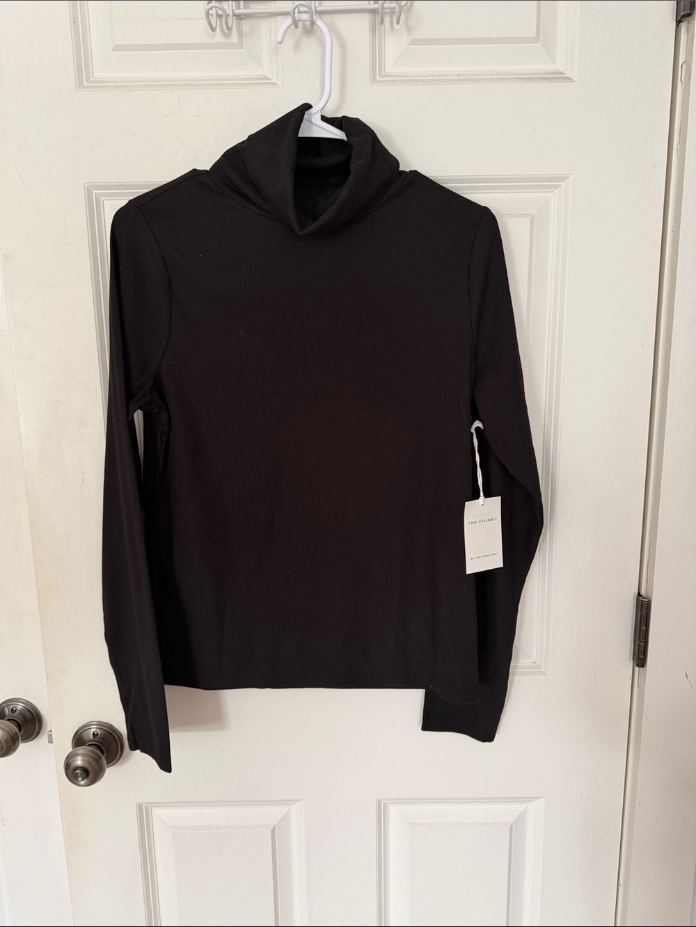 Free Assembly Women's Black Long-Sleeve Ribbed Turtleneck Top Size Medium NWT